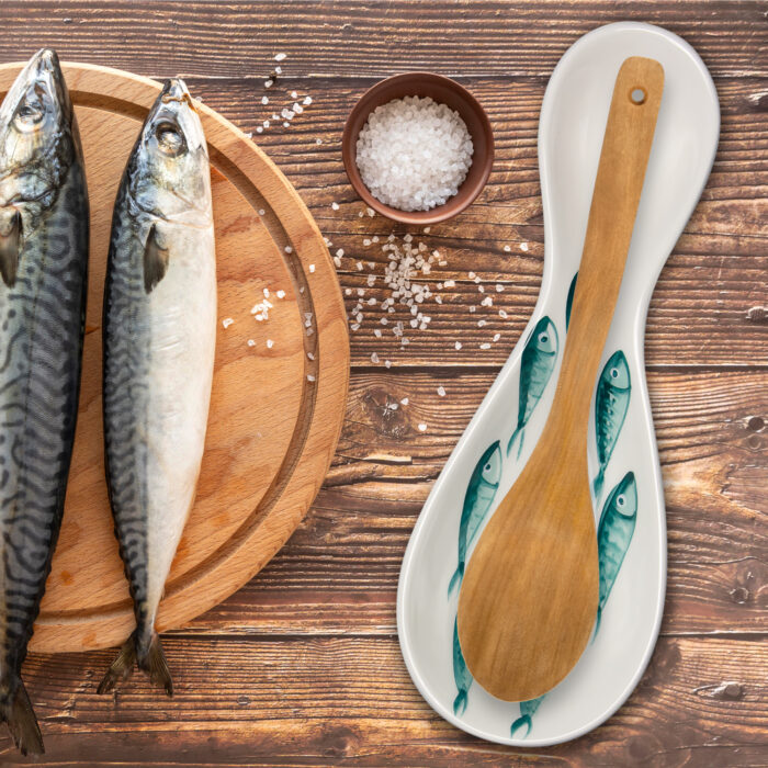 Spoon holder with fishes