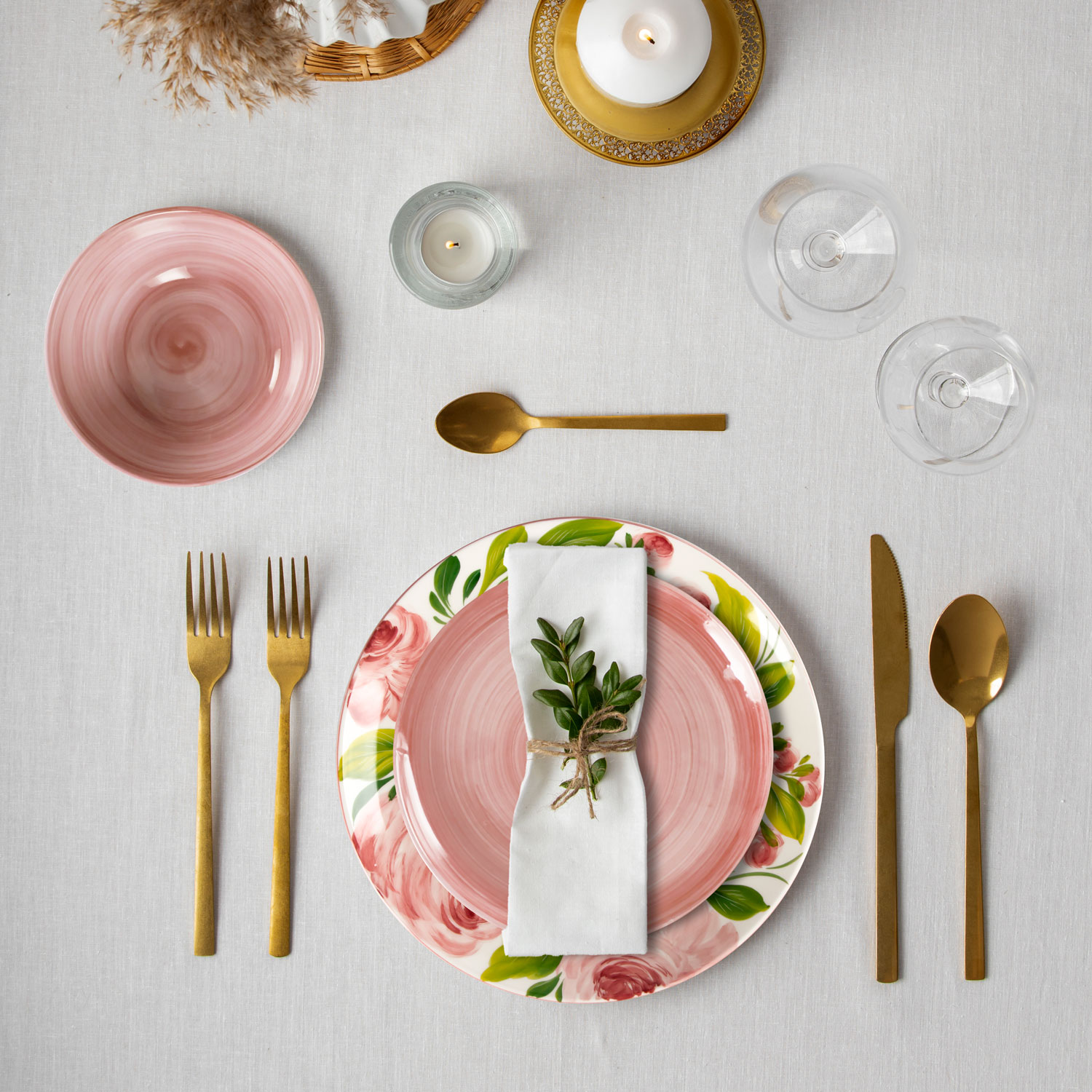 Piatto piano in ceramica decorata rose