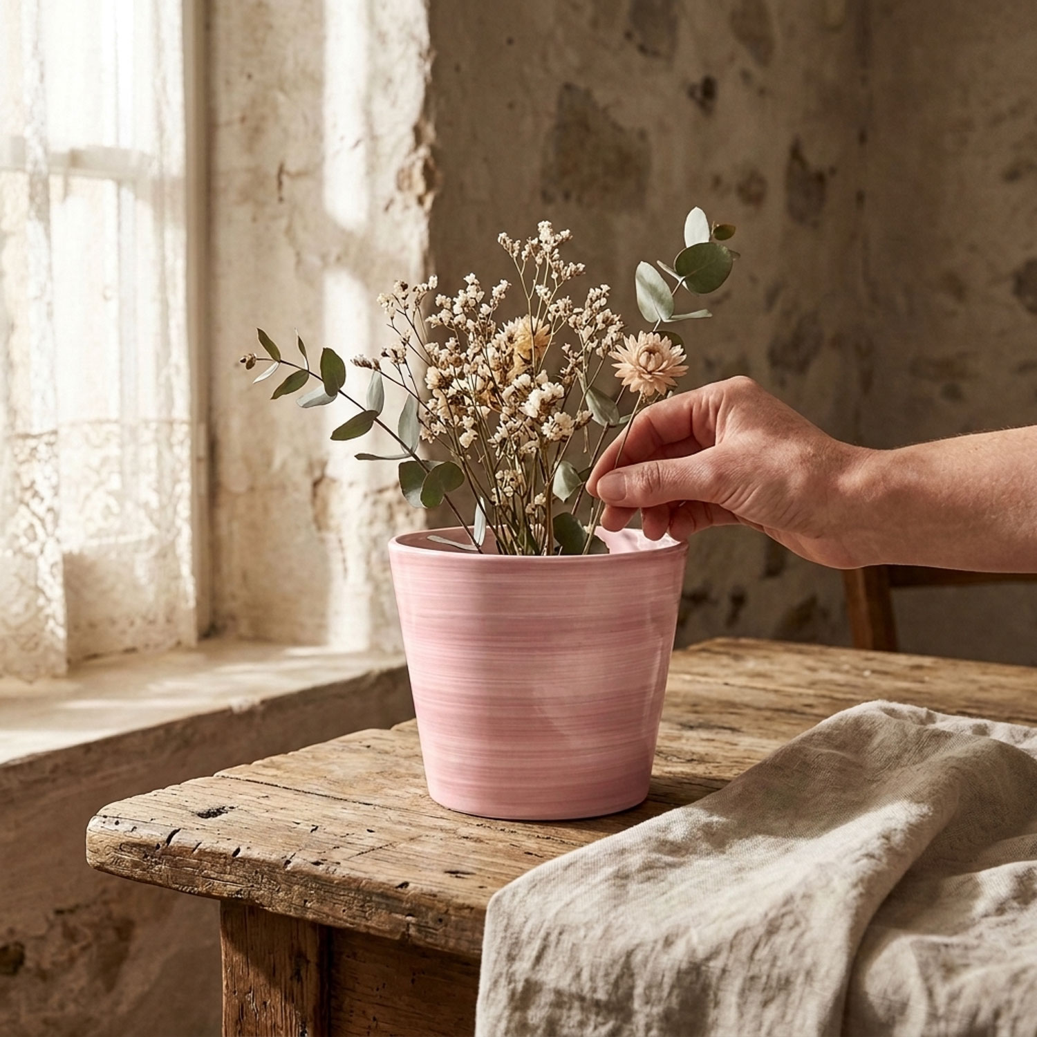 Vaso in ceramica decorata rosa