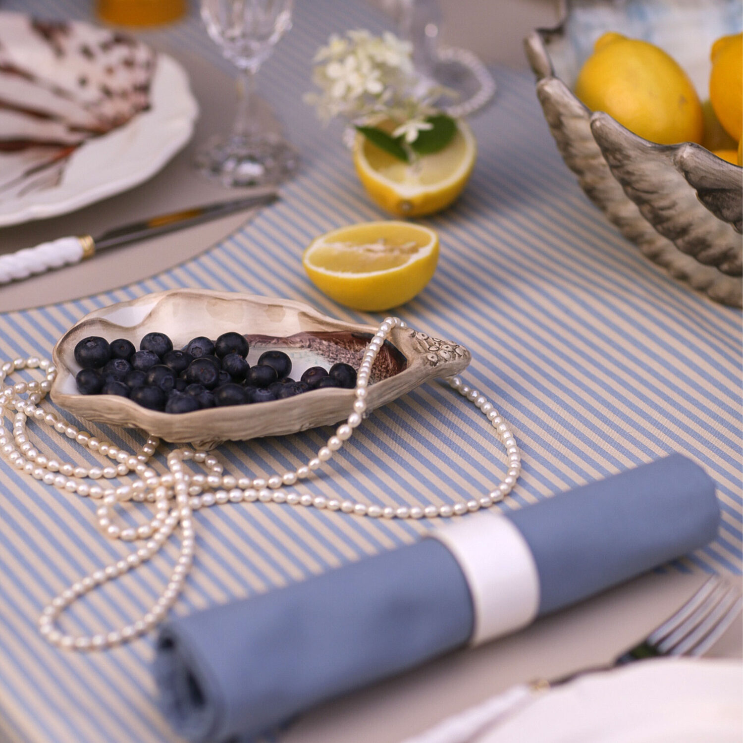 Vassoio piccolo in ceramica decorata ostrica