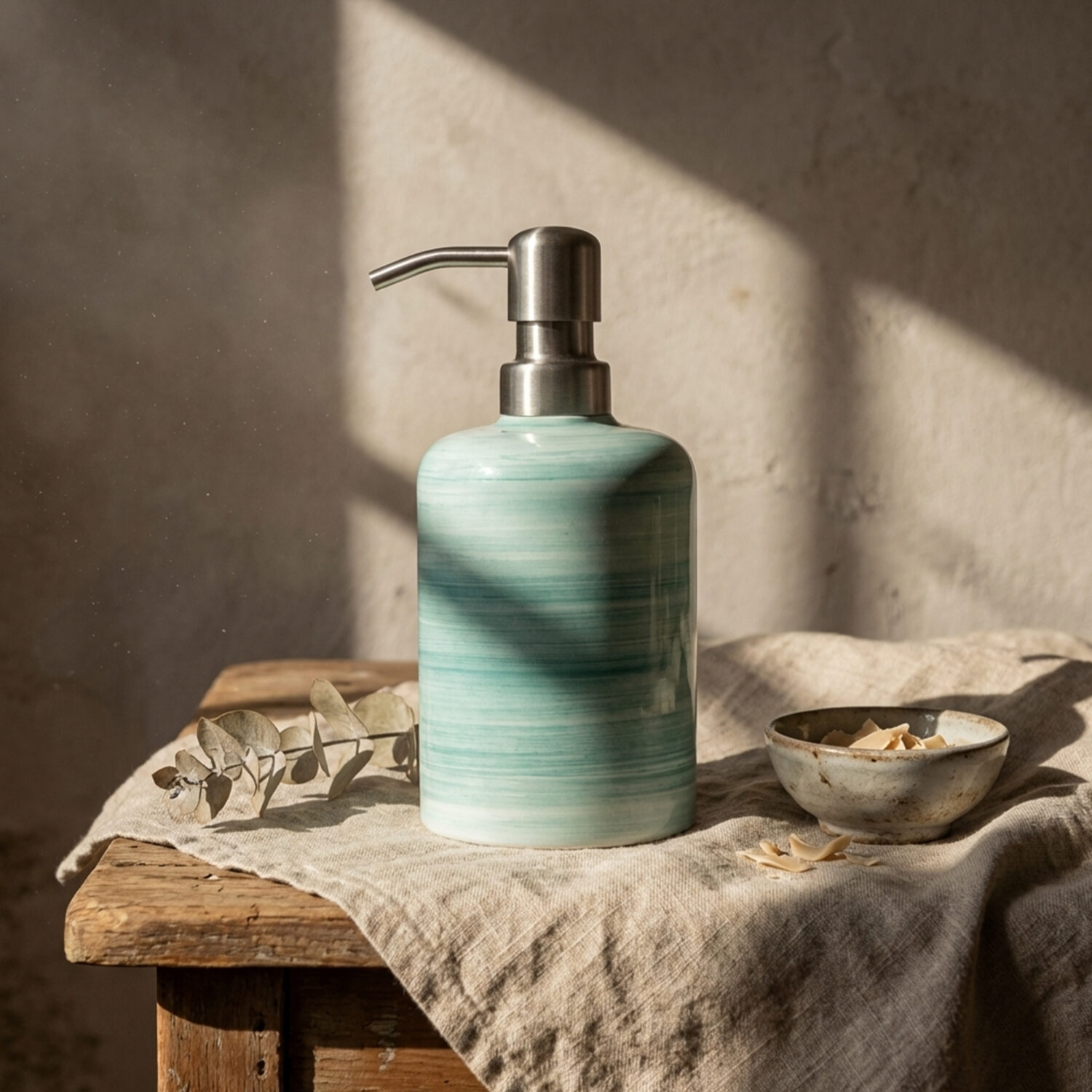 Dispenser in ceramica decorata tiffany