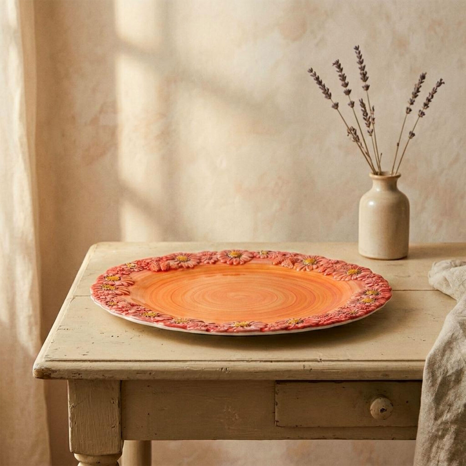 Piatto piano in ceramica decorata margherite rosse