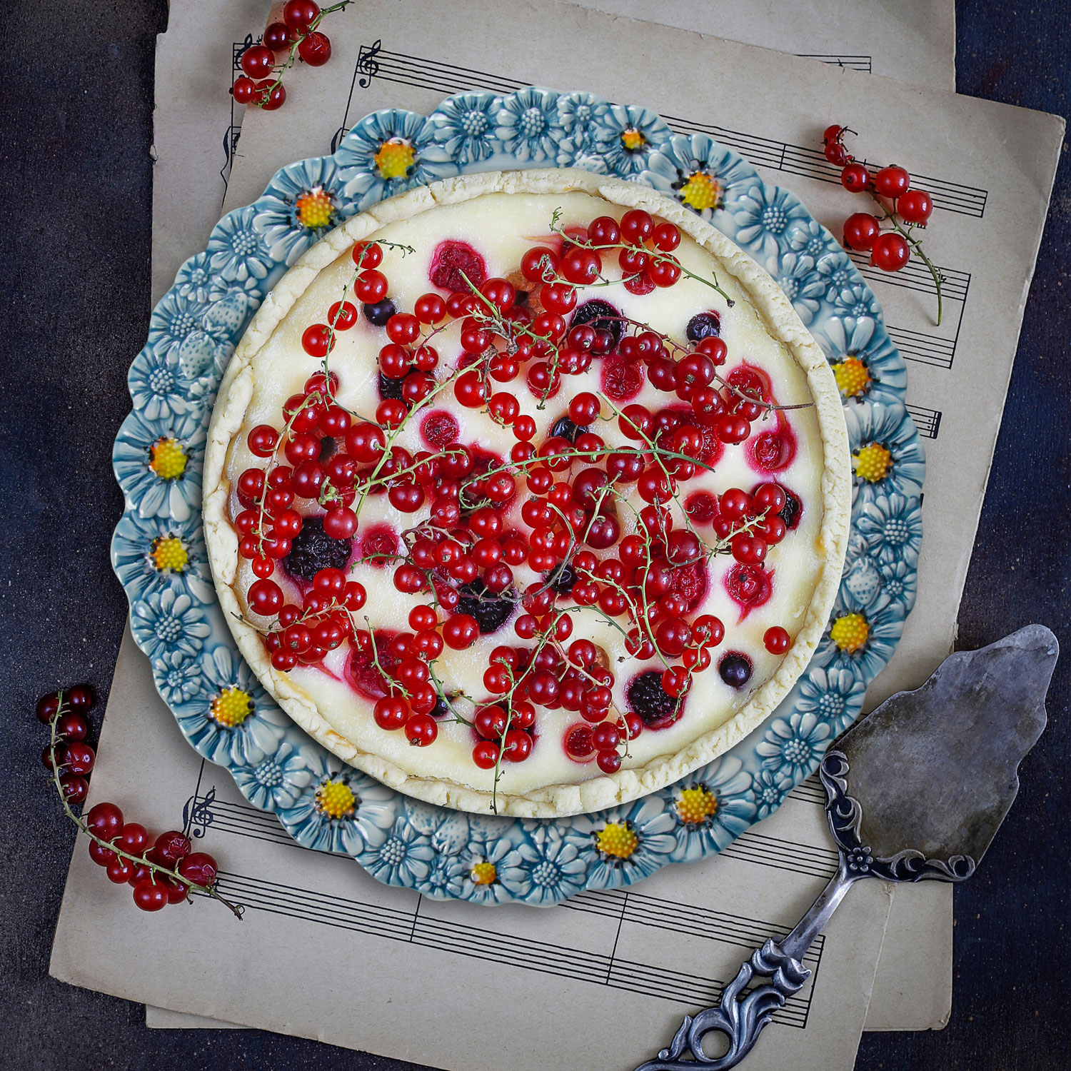 Piatto piano in ceramica decorata margherite tiffany