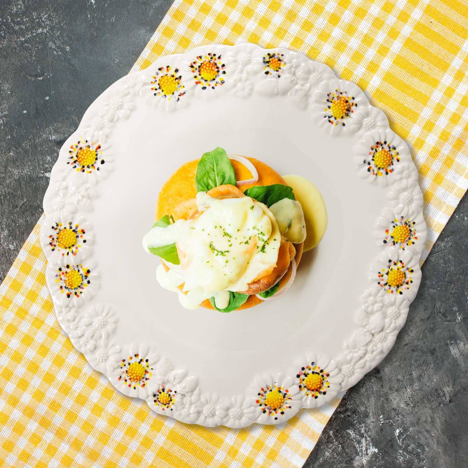 Piatto piano in ceramica decorata margherite 