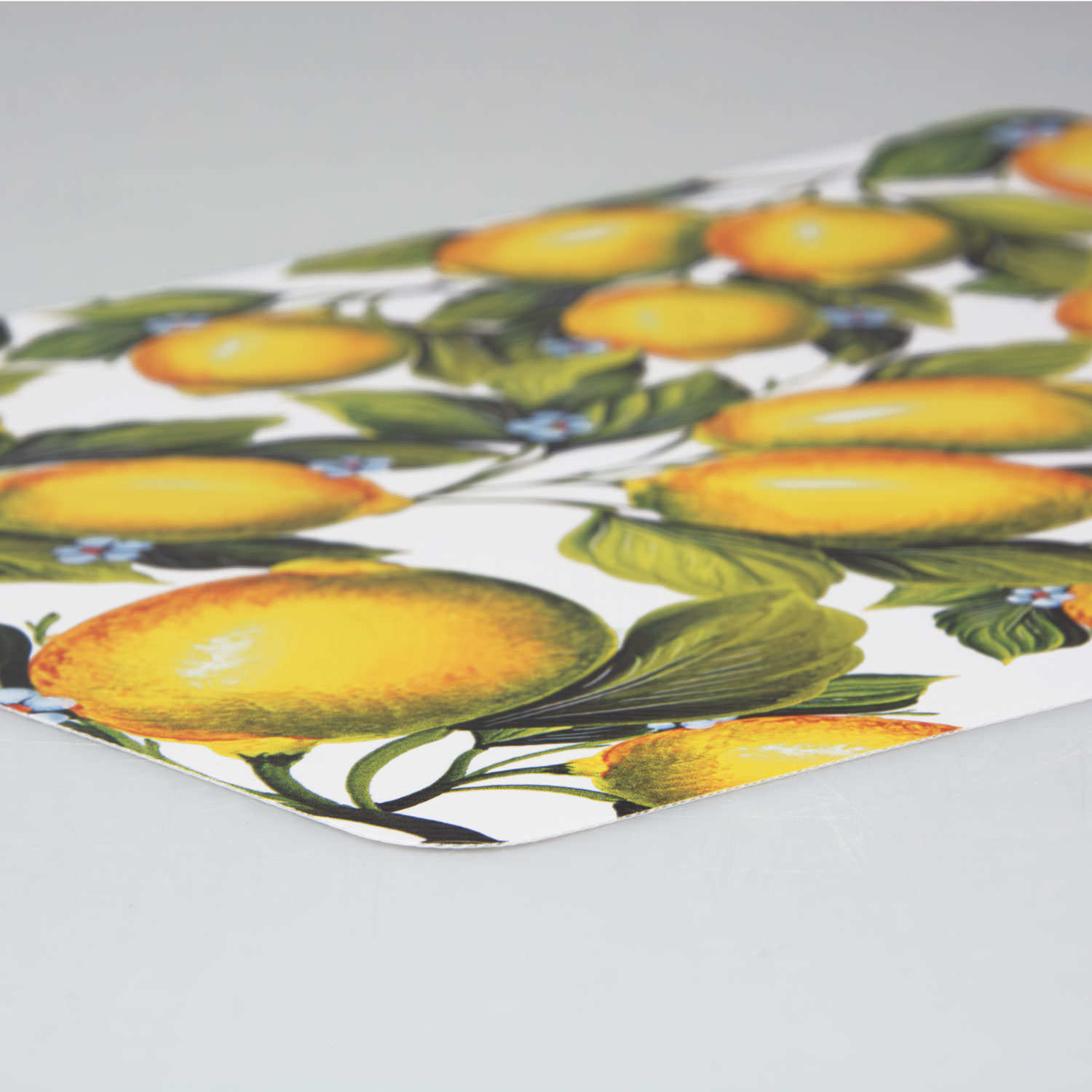 Placemat with lemons