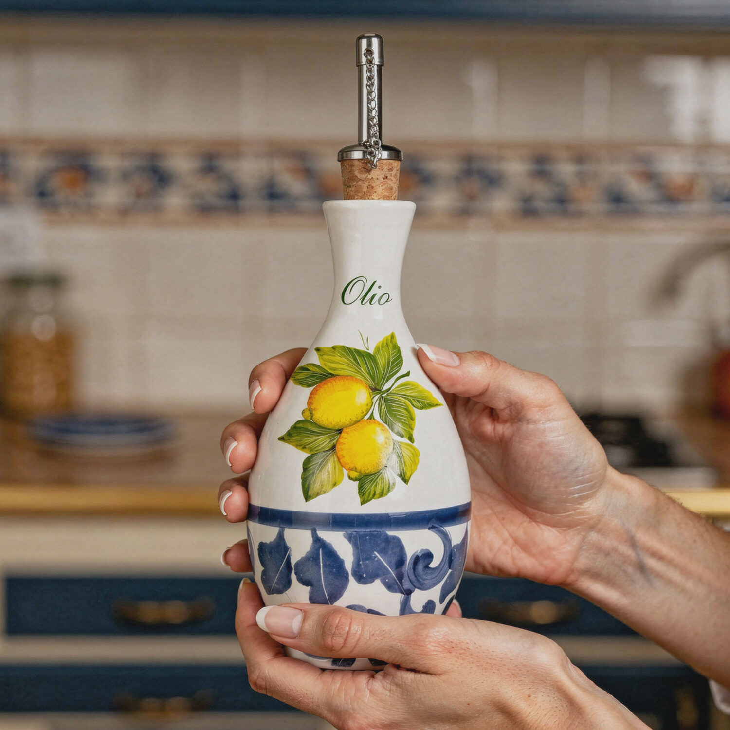 Keramische Ölflasche dekoriert Zitronen Damast 250 ml