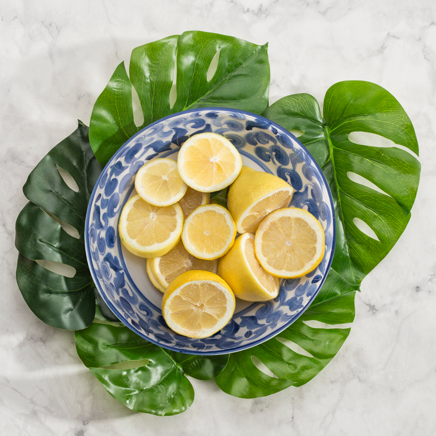 Ciotola in ceramica decorata limoni e damascato blu da 23